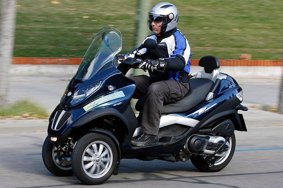 Модернизированный Piaggio MP3 LT готов покорять расстояния