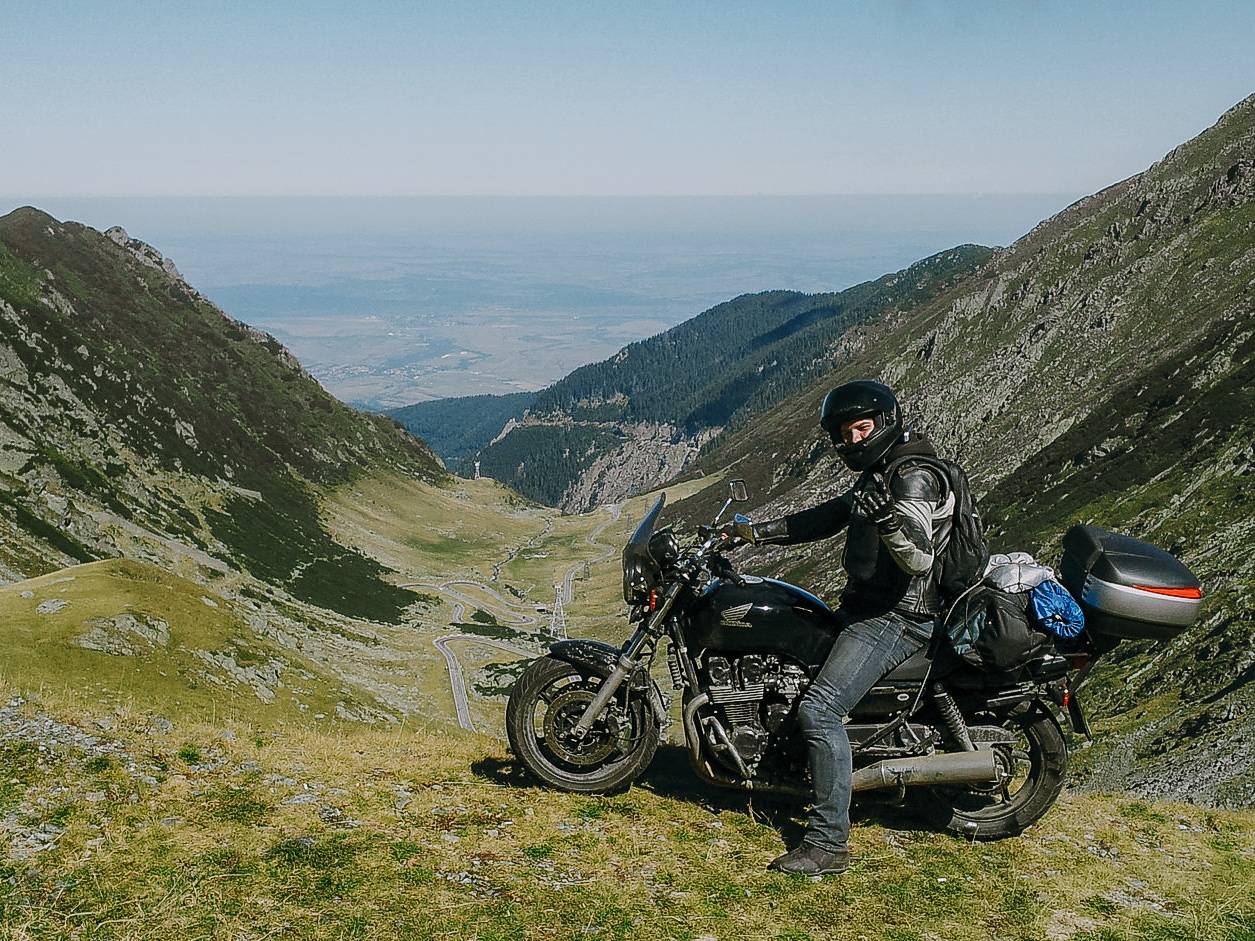 Путешествуют на мотоциклах. Мотопутешествия по России. Мотоцикл для путешествий. Мотоцикл для туризма. Мотопутешествие на мотоцикле.