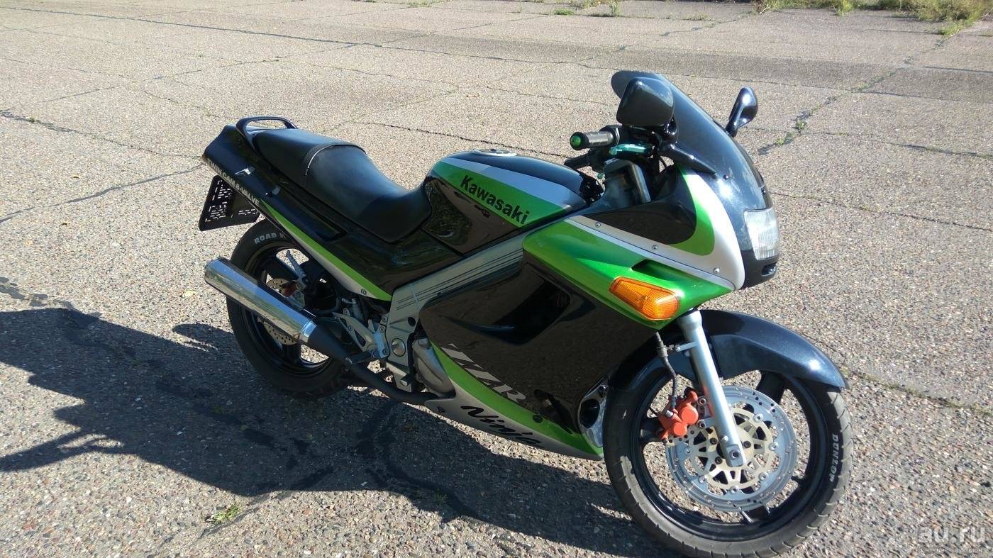 Мотоцикл ZZR 400 ночью