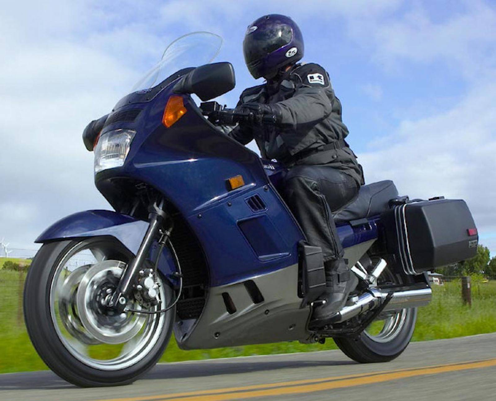 Обзор мотоцикла kawasaki gtr 1000 - хороший середнячок в своей нише | ⚡chtocar