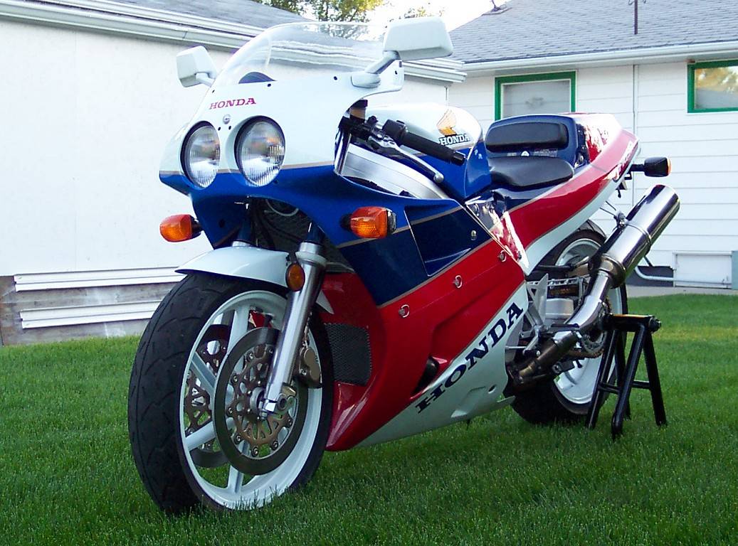 Honda vfr750 specs - vfr 750 info - honda vfr750 specifications - rc24 specs - rc36 specs