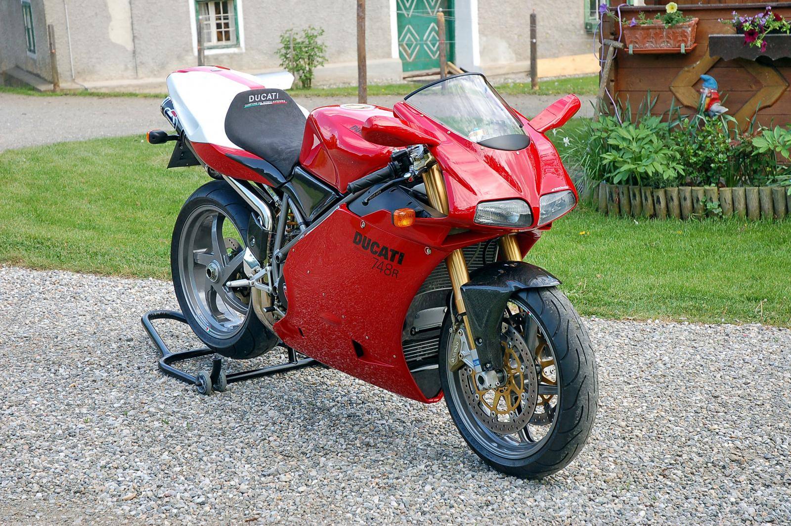 Мотоцикл ducati 748 r 2002 - изучаем по порядку