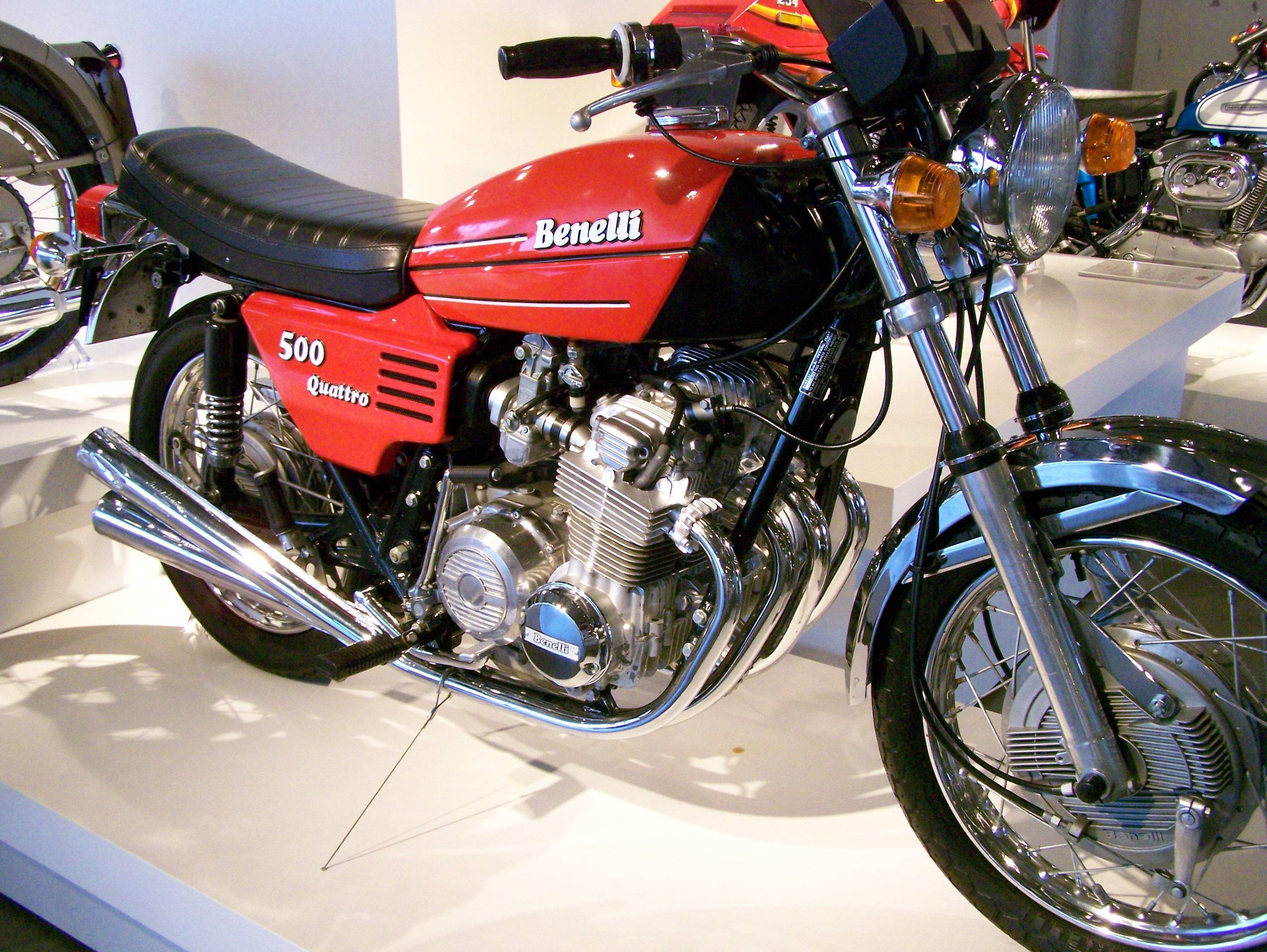 Benelli imperiale 400 vs honda cb350 rs