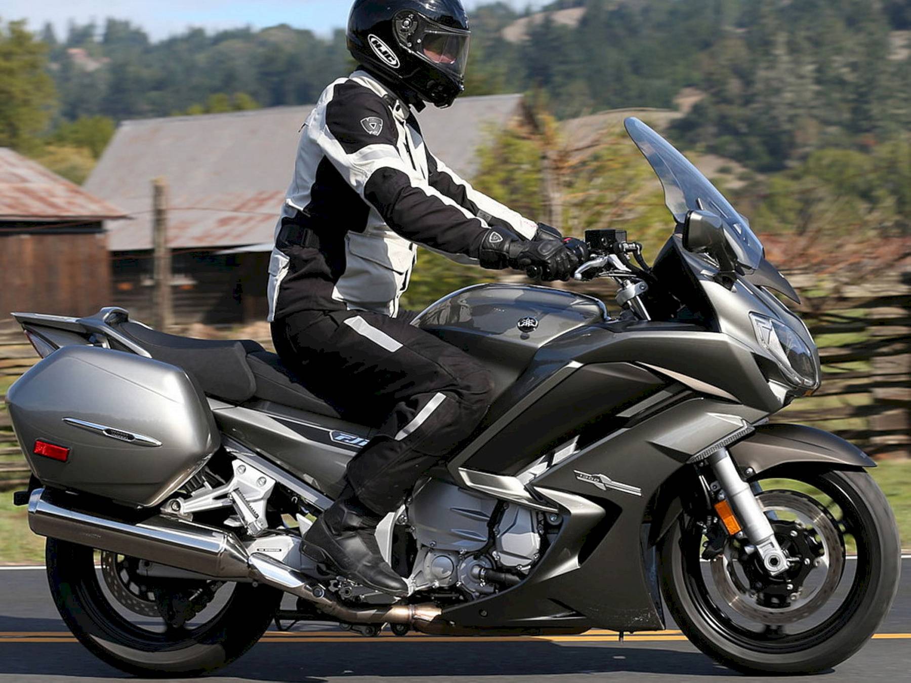 Road - test yamaha fjr 1300 a: better and better! - a versatile engine | about motorcycles