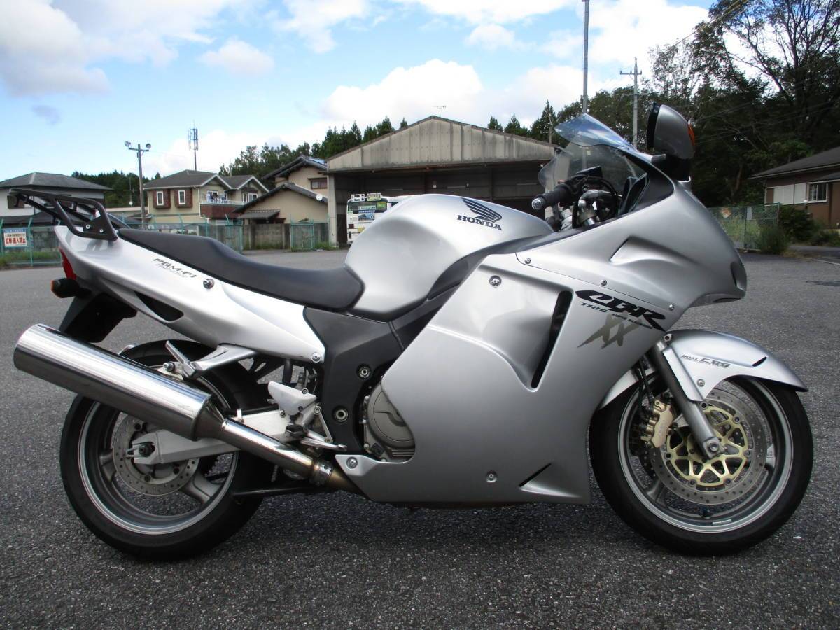 Мотоцикл honda cbr 1100 xx super blackbird 1997 - освещаем детально