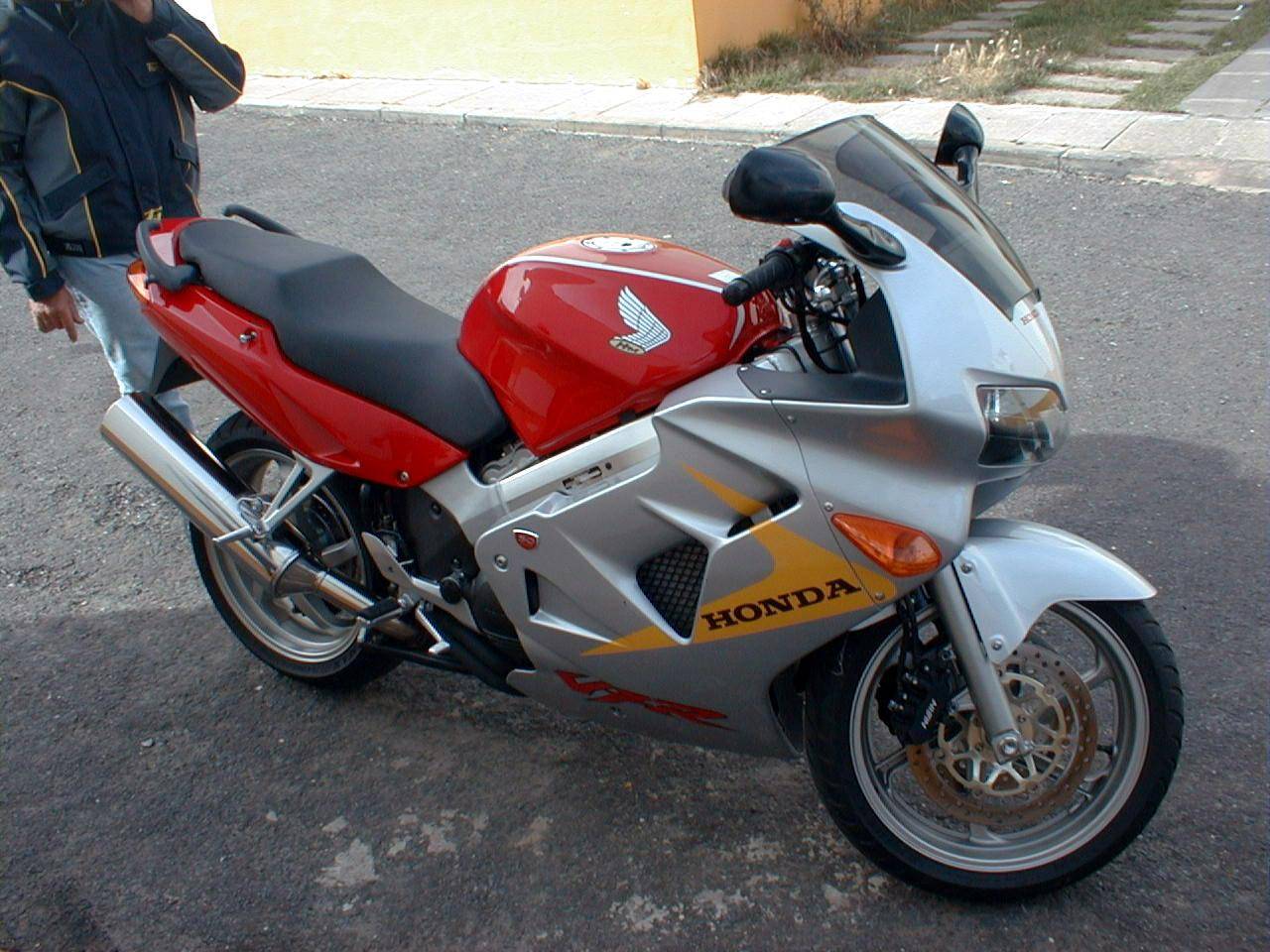 Honda vfr800 fi (1998 - 2002) | full review & buying guide