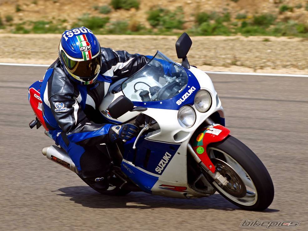 Suzuki gsx-r750 superbike test ride