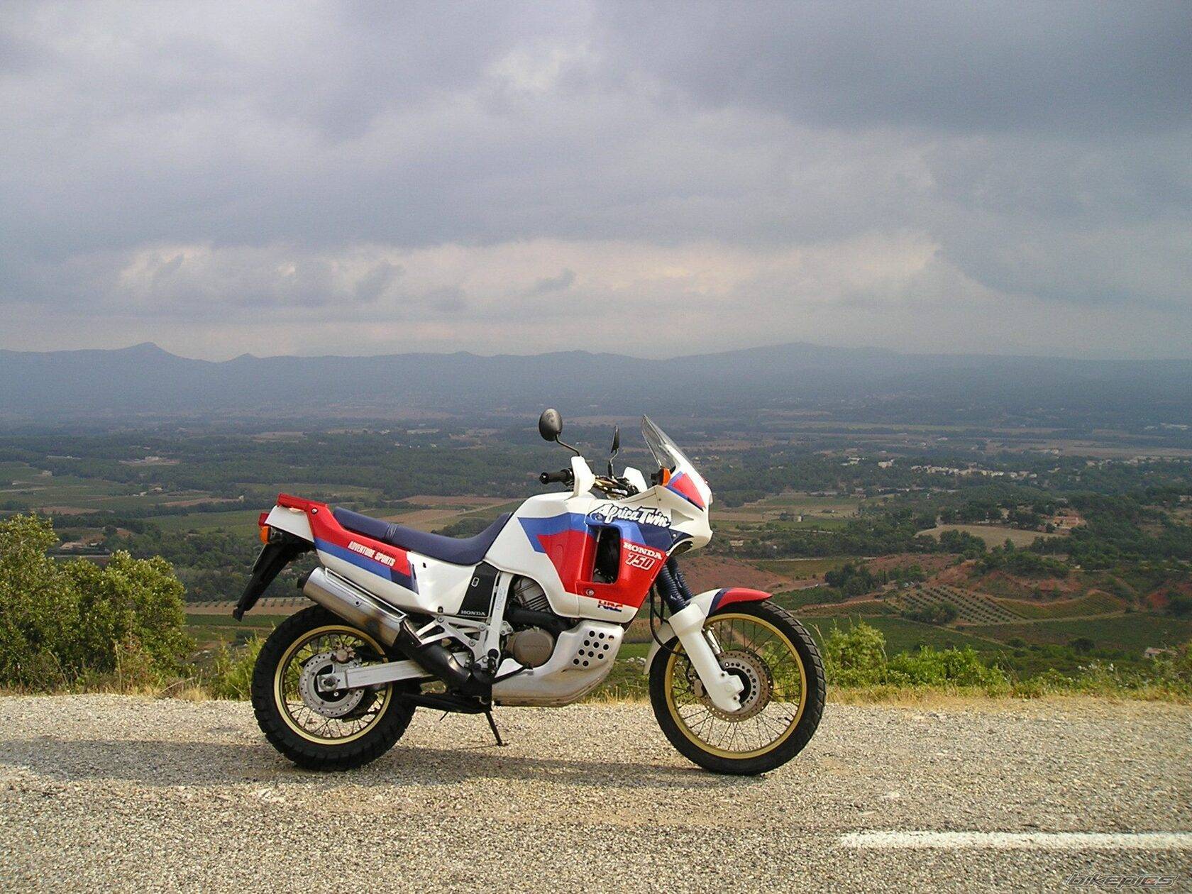 Полный обзор мотоцикла honda africa twin | ru-moto
