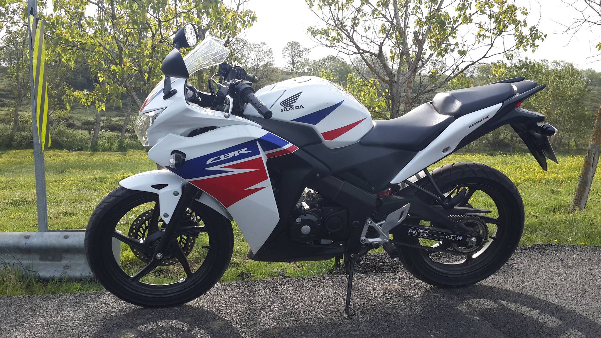 Honda cbr 125 r - то, что нужно для начинающего любителя скорости | ⚡chtocar