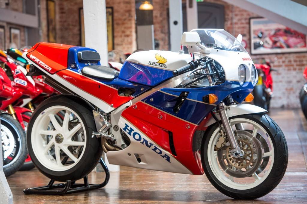 Информация по мотоциклу honda vfr 750 f