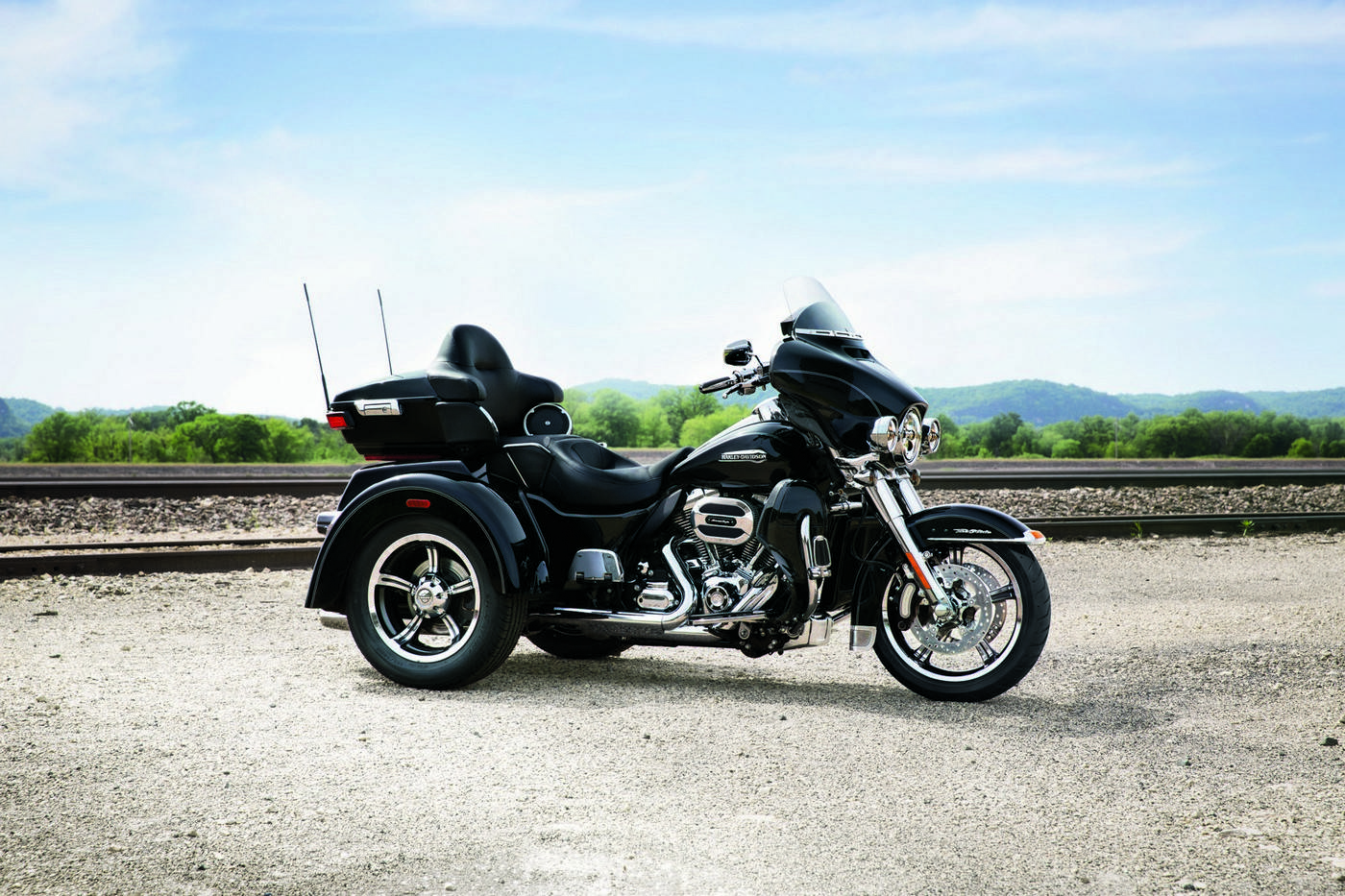 Harley-davidson представляет tri glide® ultra classic - первый официальный трайк милуоки - внедорожный 2023