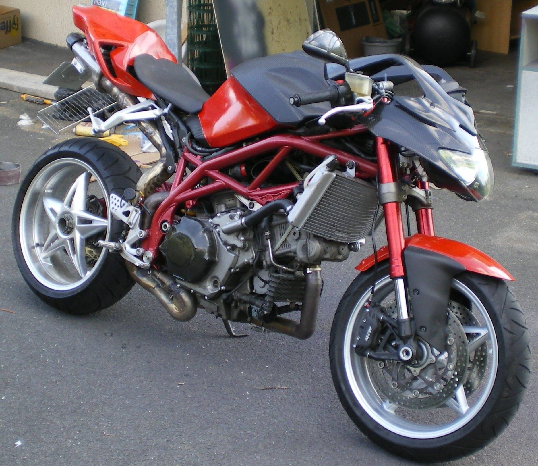 Cagiva V-Raptor 1000