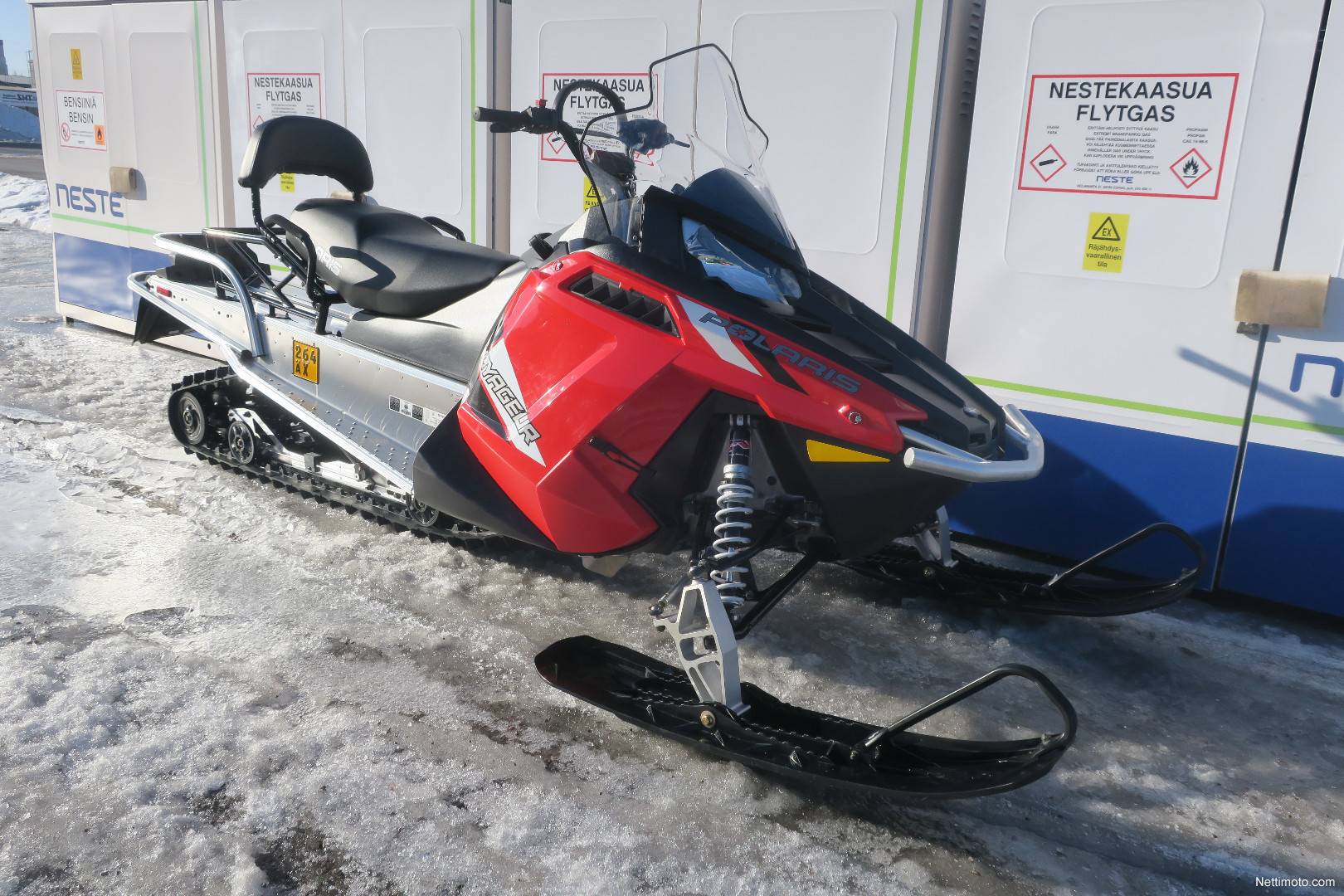 Снегоход Polaris 550 Indy Voyageur 155 - skuterov.ru