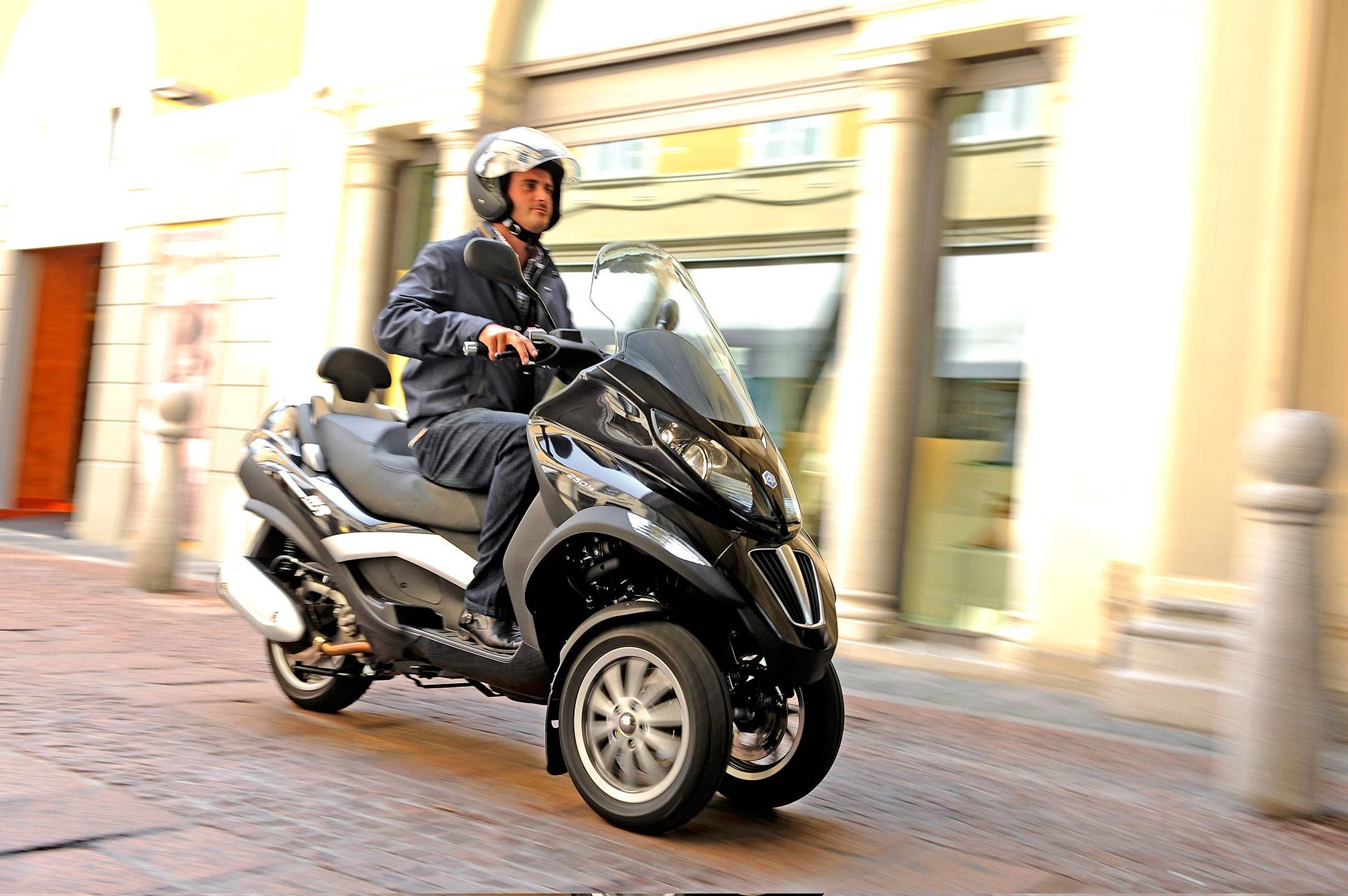 Скутер Piaggio mp3