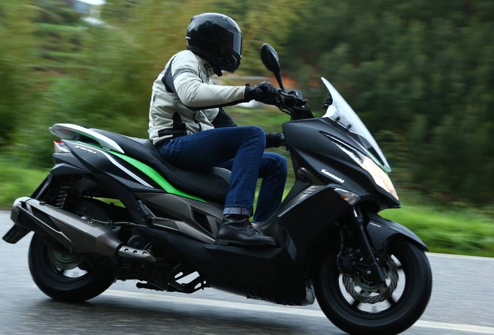 Kawasaki j300 (2014 - on) review