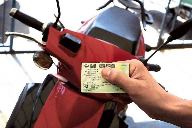 Права на скутер и мопед до 50 кубов в 2023 году: обязательность категории, размер штрафов, минимальный возраст для получения | администрация краснознаменского муниципального образования самойловского муниципального района