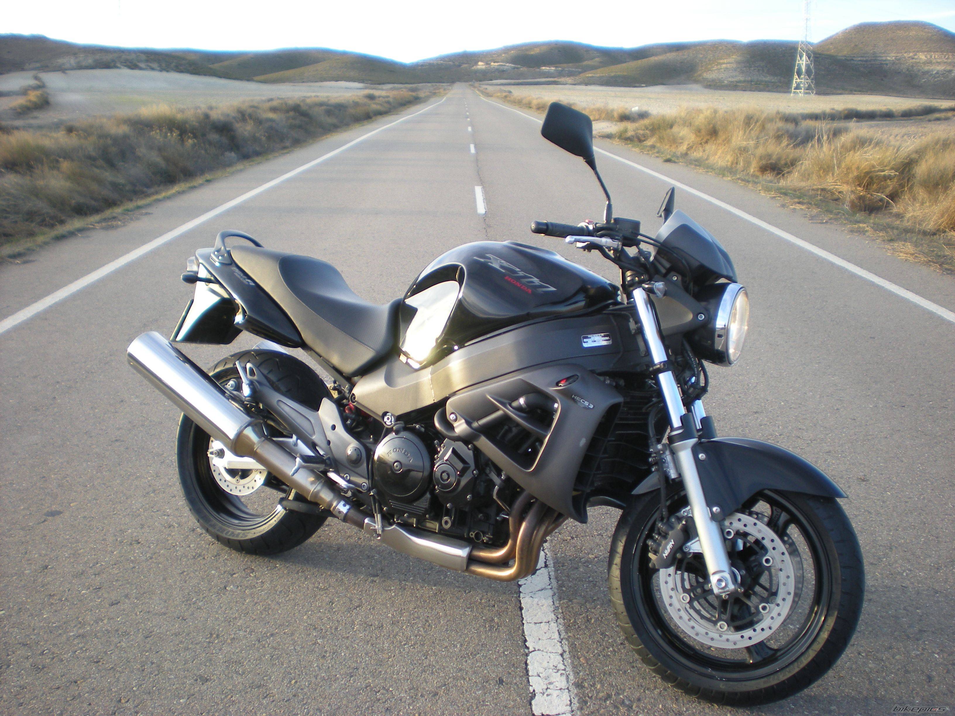 Мотоцикл honda x-eleven 2000