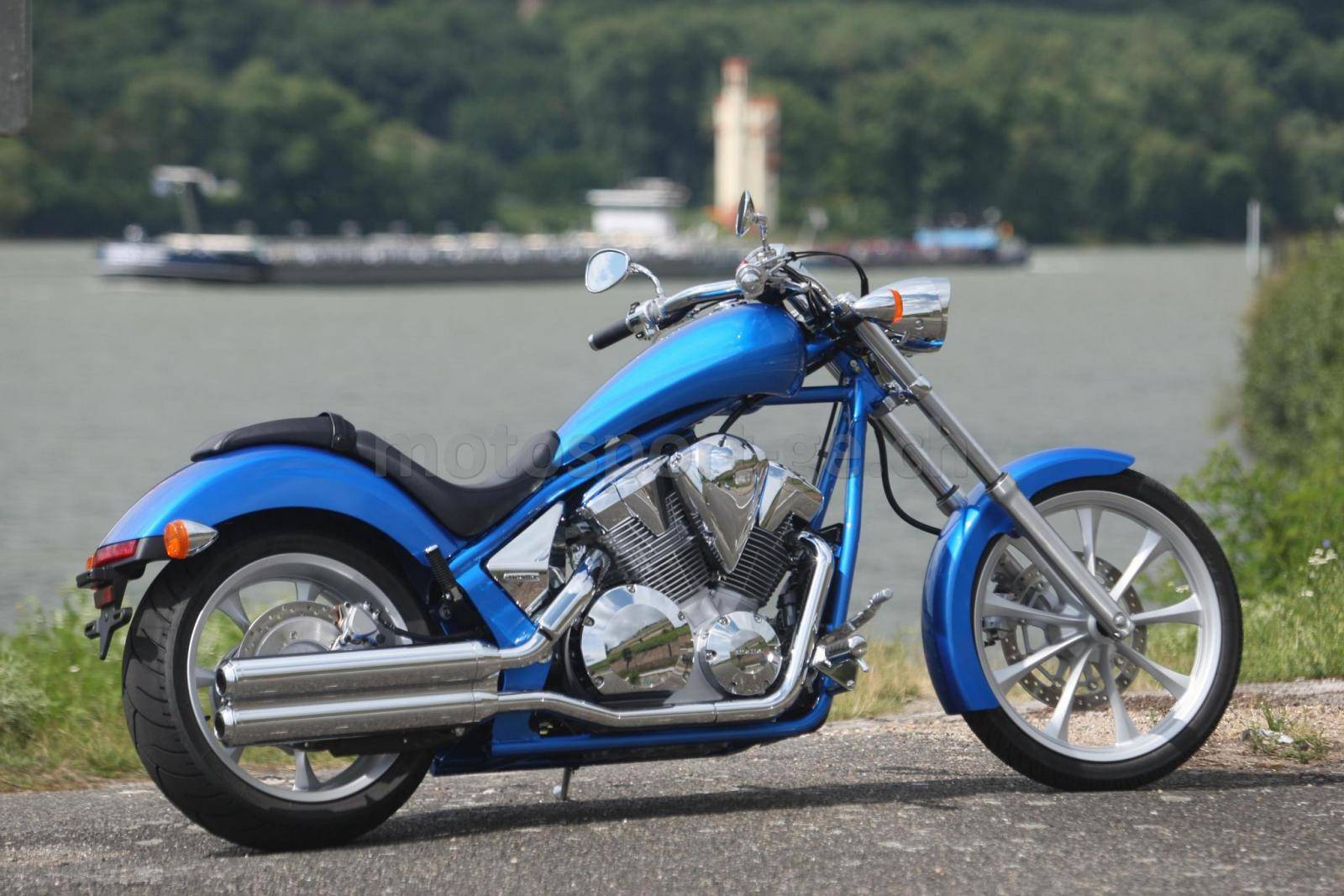 Мотоцикл honda vt 1300 fury. тест-драйв harley-davidsonfxcwc rocker c, hondavt1300 fury