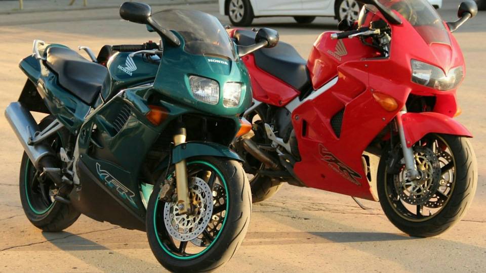 Тест-драйв мотоцикла honda vfr750f от motoviewer.