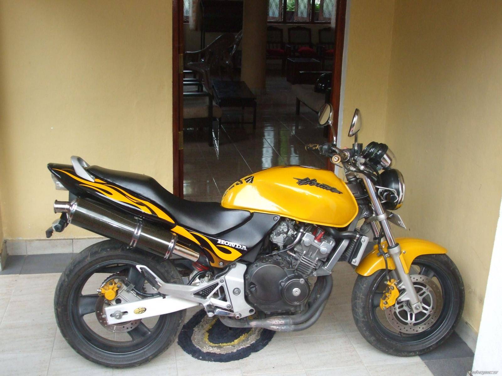 Honda cb250f hornet: review, history, specs