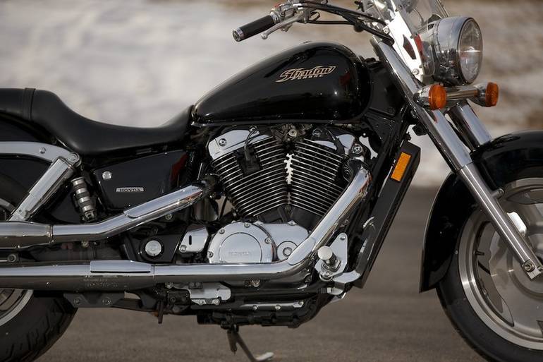 Honda vt1100c2 shadow sabre: detailed specs, background, performance, and more - viking bags