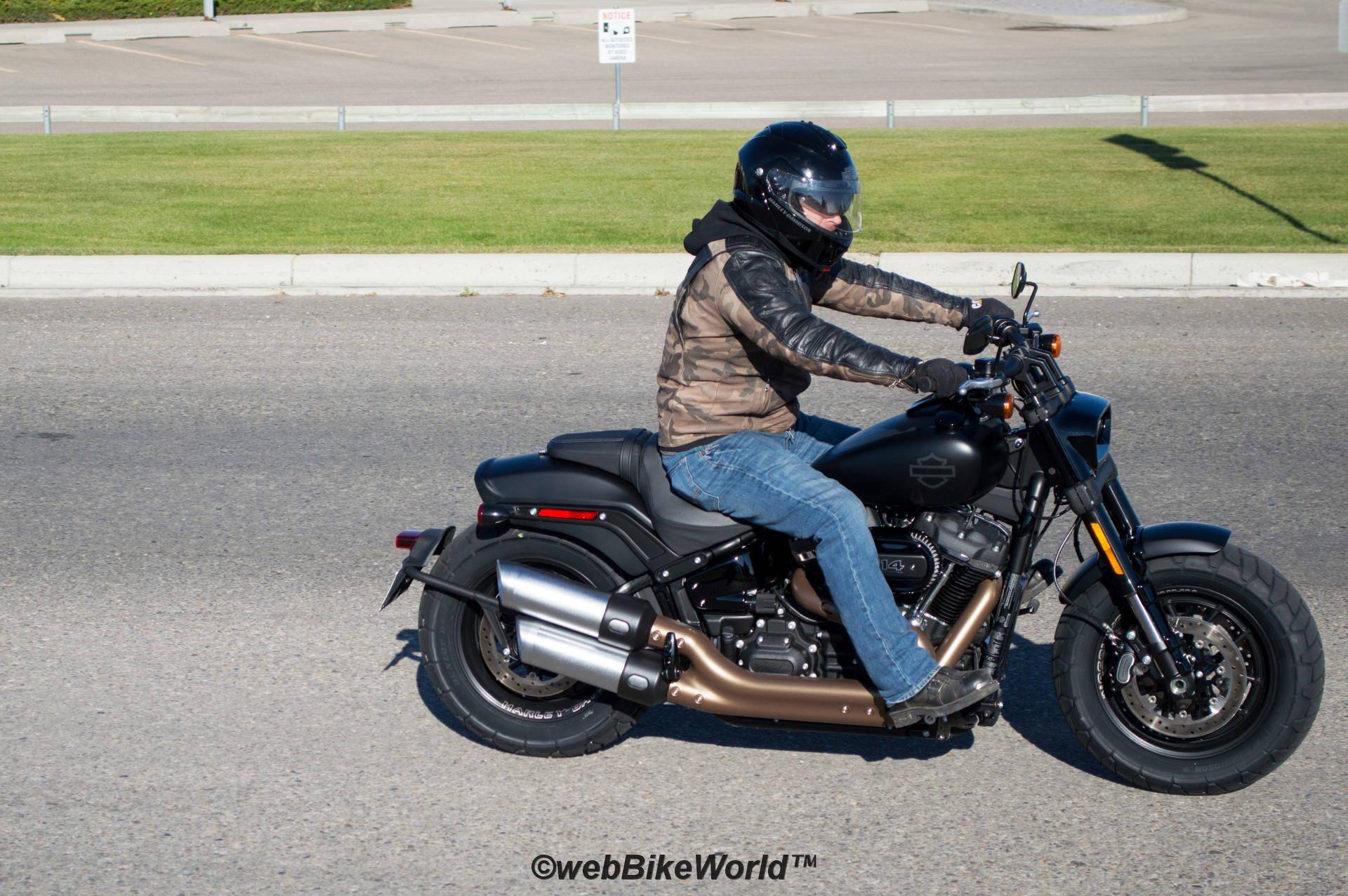 Harley-davidson fat bob 2018 – расслабление и агрессия