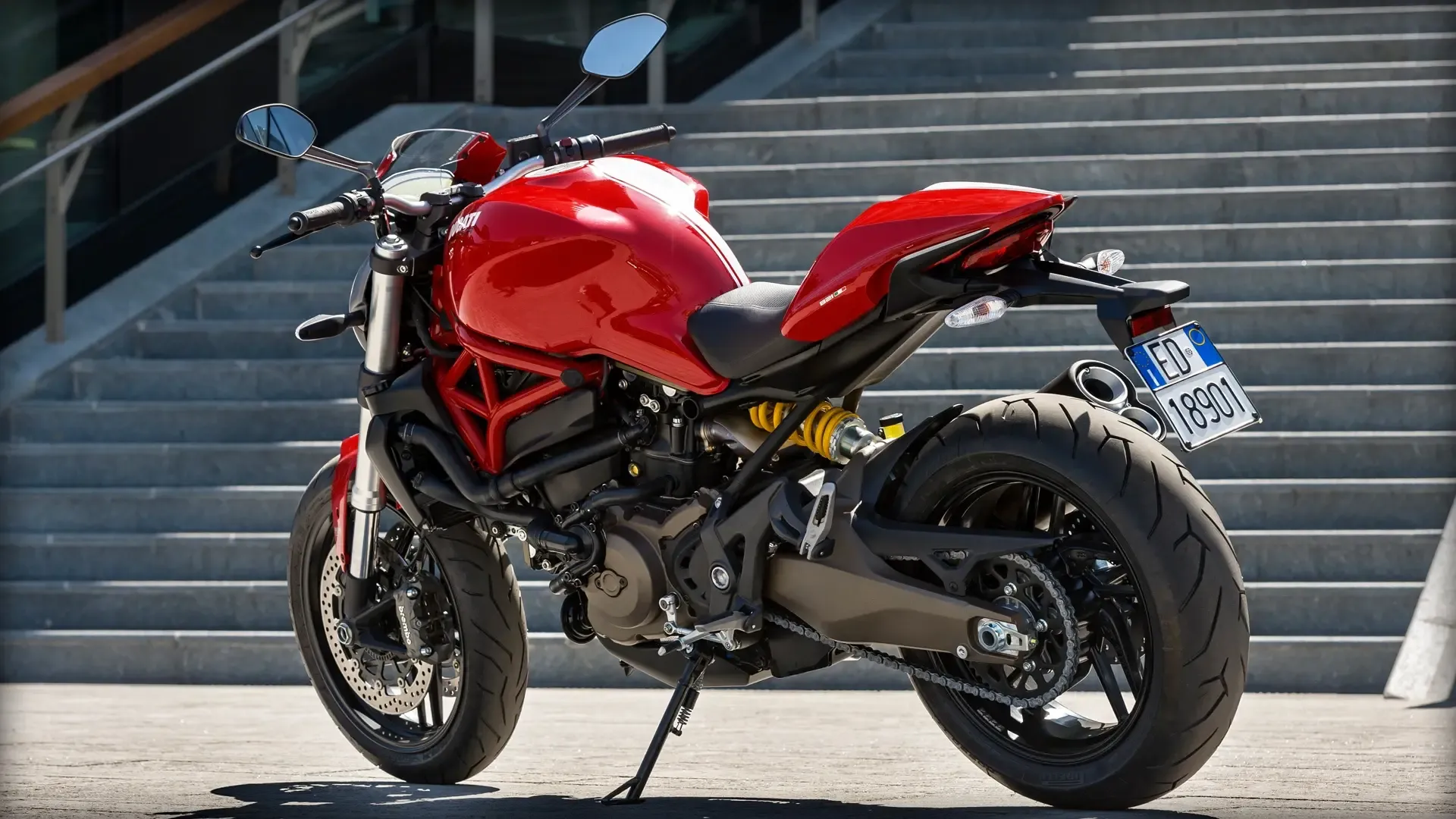 Б/у мотоцикл ducati monster 821 2015, красный пробег 18900 с пробегом