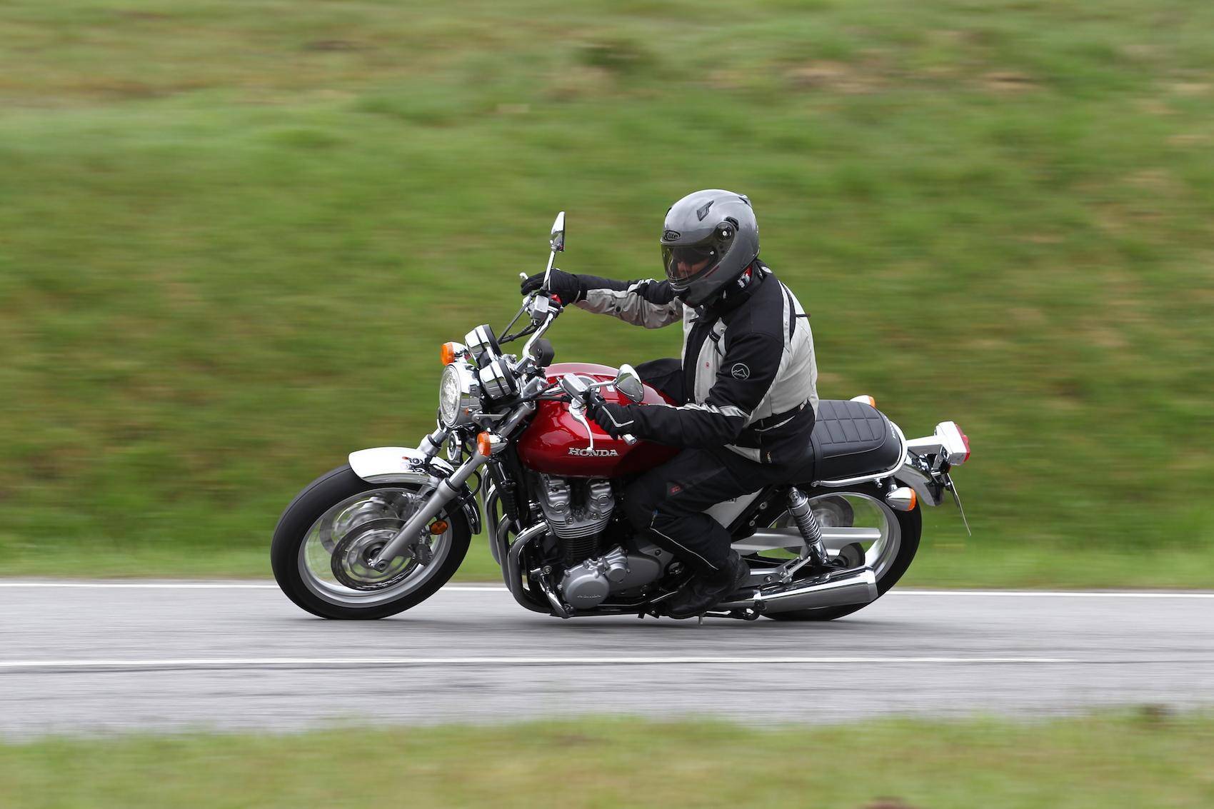 Видео honda cb750: тест драйв