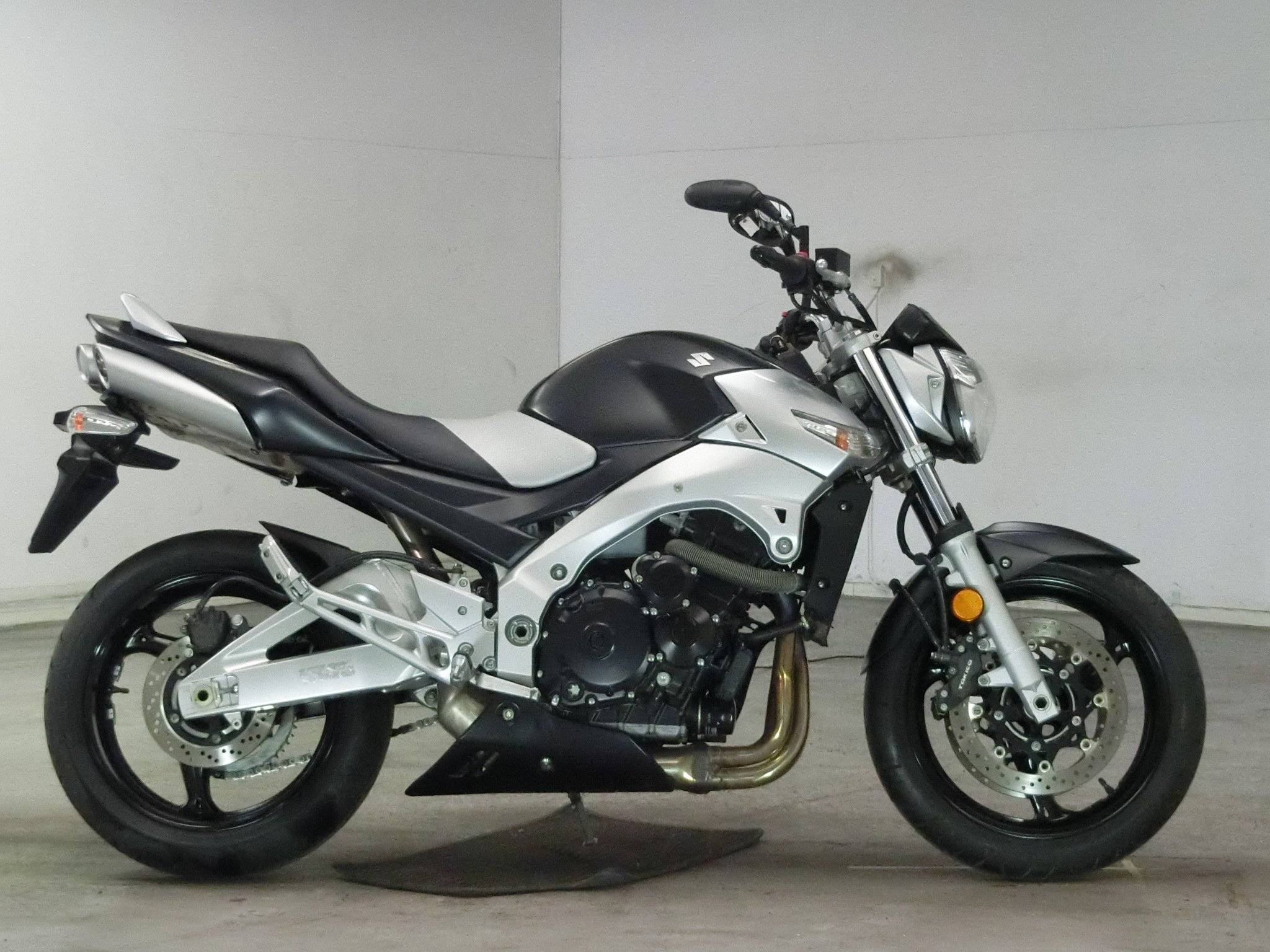 Обзор мотоцикла suzuki gsx-r 600 - статьи на moto.fm