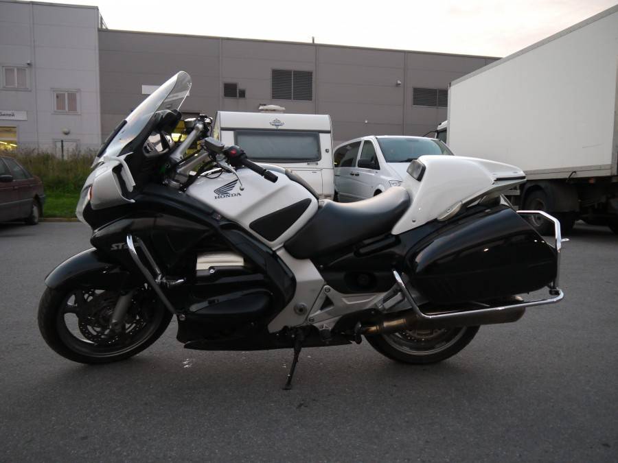 Honda st1300 pan european и bmw r 1200 rt