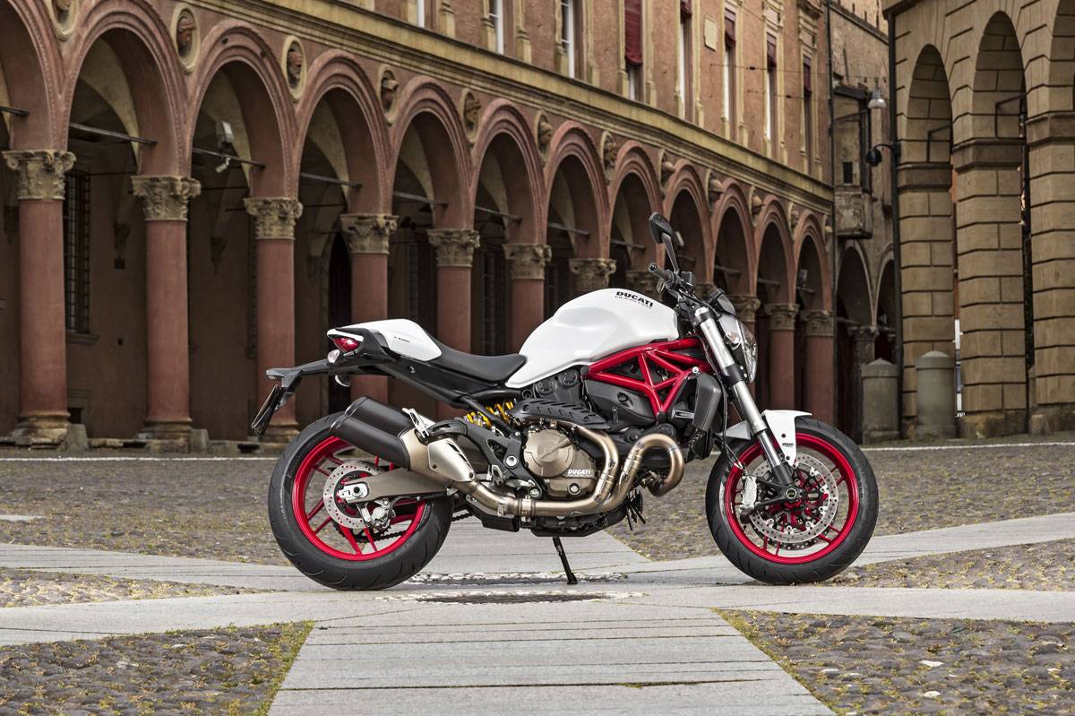 Итальянский байк ducati monster 400 — мотоцикл для огромных мегаполисов