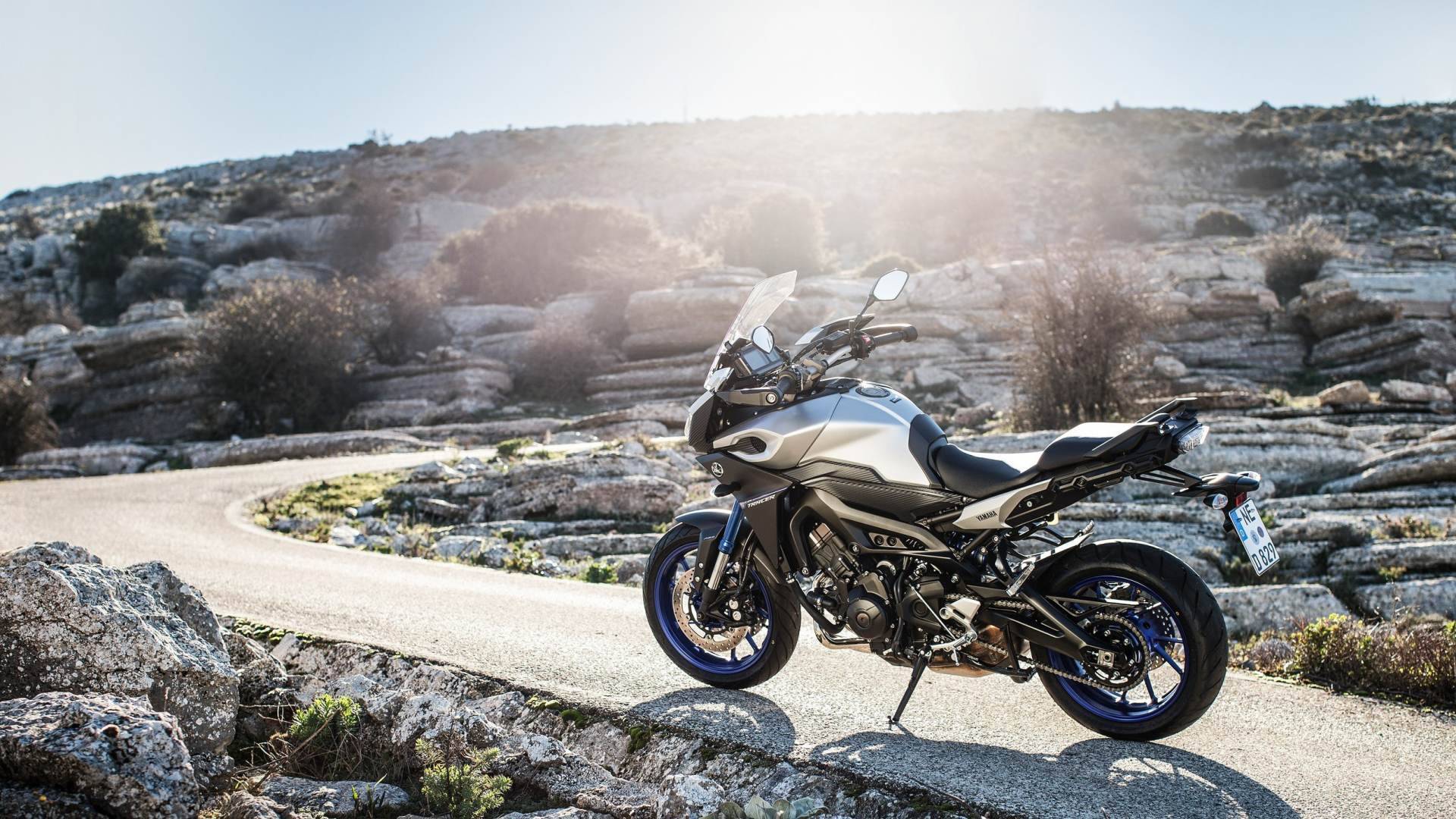Yamaha mt-09 tracer - обзор, технические характеристики | mymot - каталог мотоциклов и все объявления об их продаже в одном месте