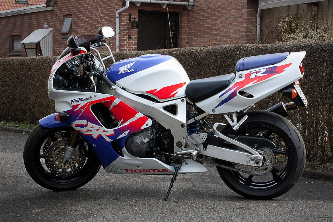 Обзор мотоцикла honda cbr 900 rr fireblade (cbr900rr, cbr919rr, cbr929rr, cbr954rr) — bikeswiki, энциклопедия японских мотоциклов