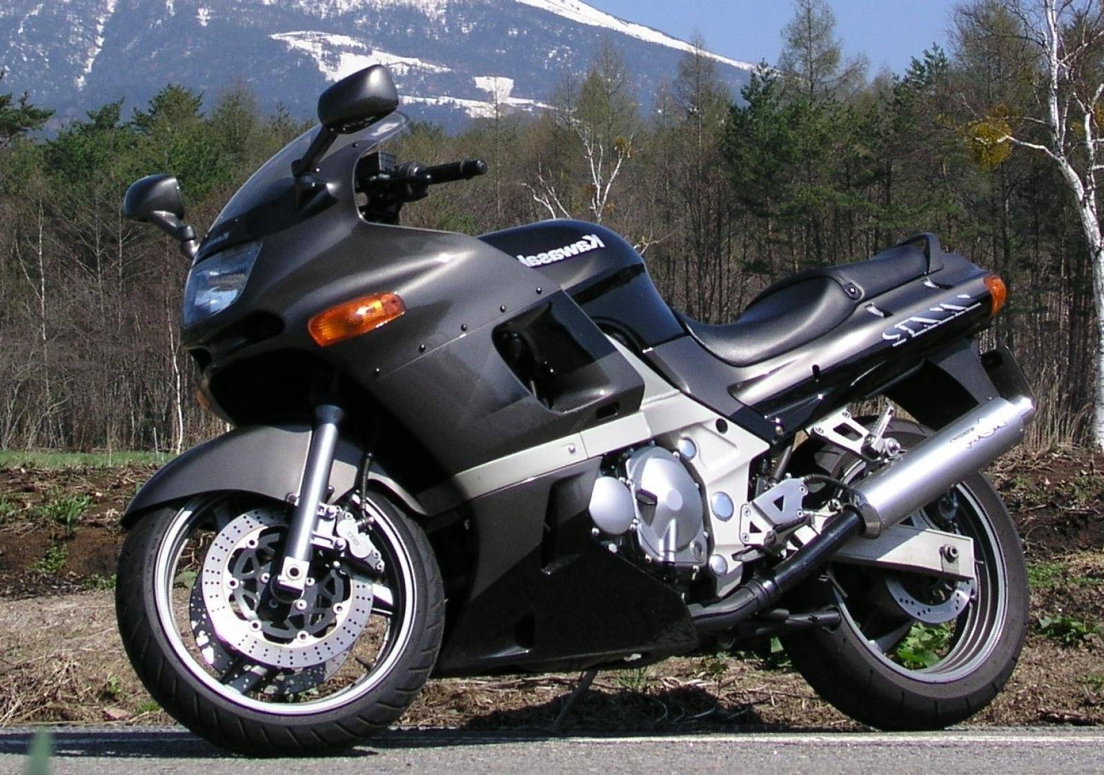 Кавасаки zzr 400 2 технические характеристики. основные конкуренты