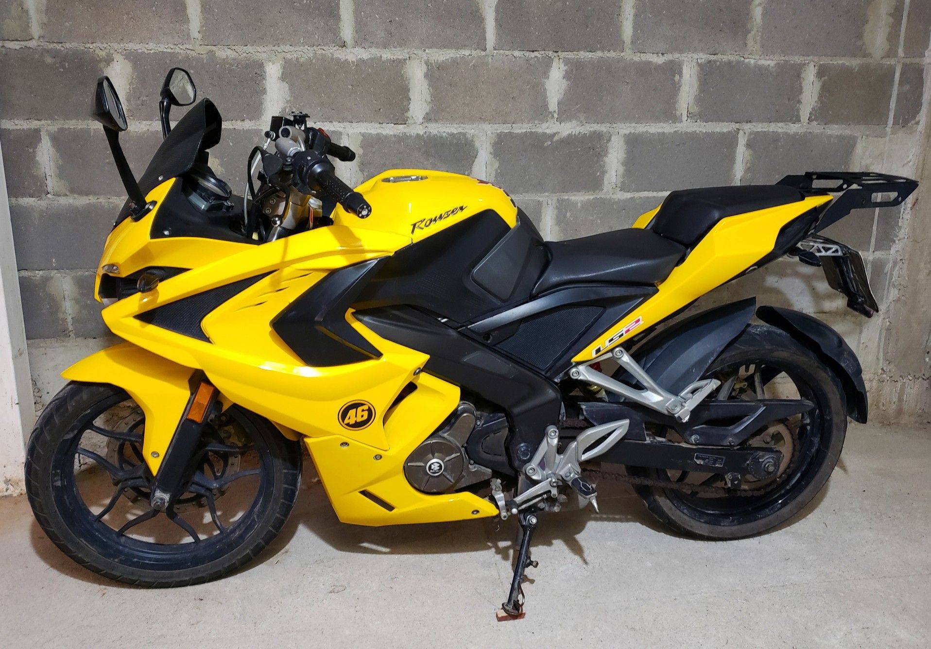 Bajaj pulsar rs 200 price, mileage, specification, top speed, review 2023