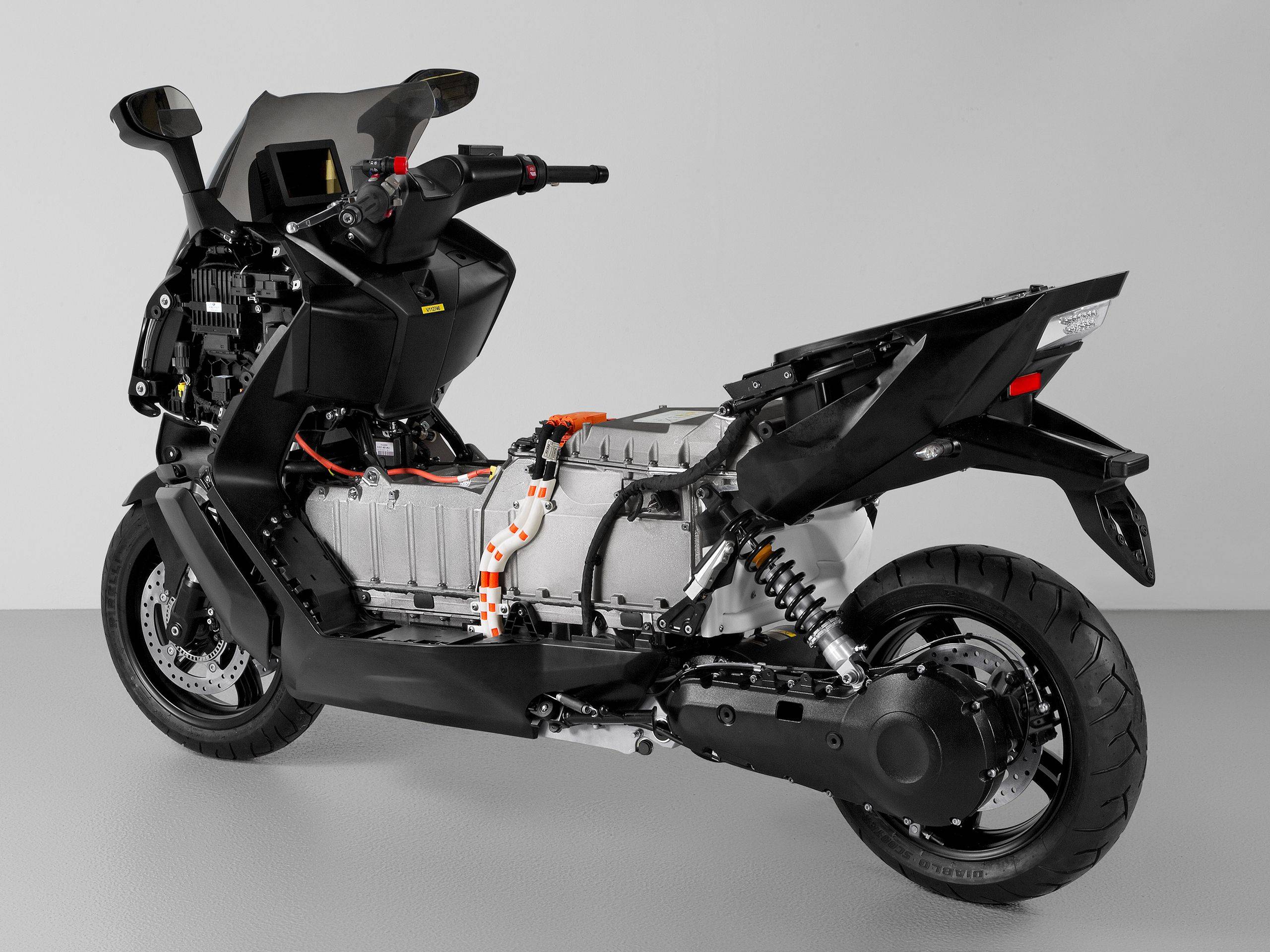 Bmw представляет новый электрический скутер "c evolution" с пробегом до 100 миль - electrek | альтернативная энергетика 2023