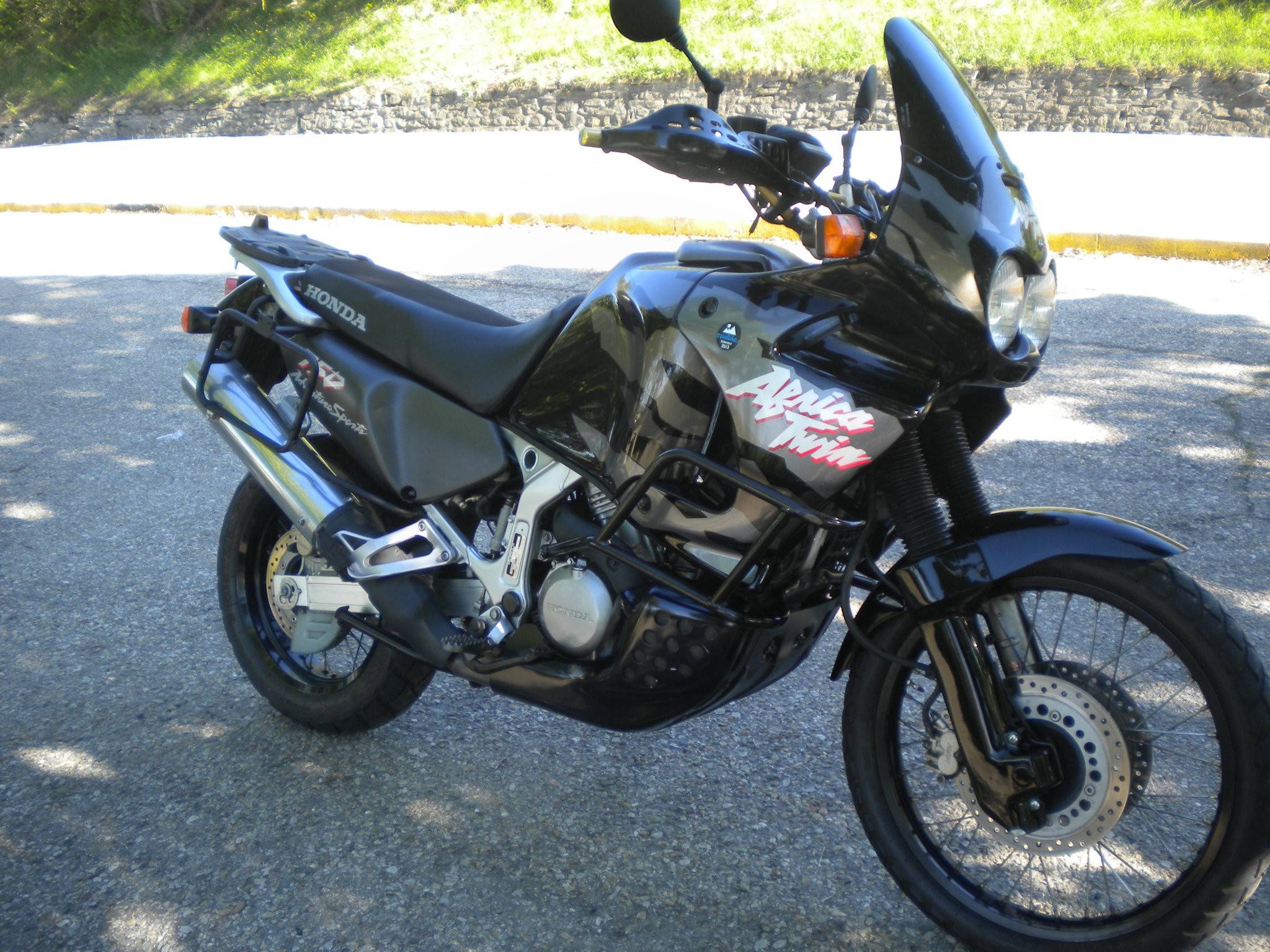 Classic adventure bike review: honda xrv750 africa twin - adventure bike rider