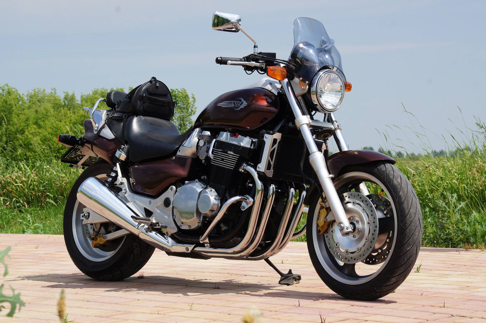 Какой ресурс двигателя honda x4. мотоцикл honda x4 — отличный байк для быта и отдыха