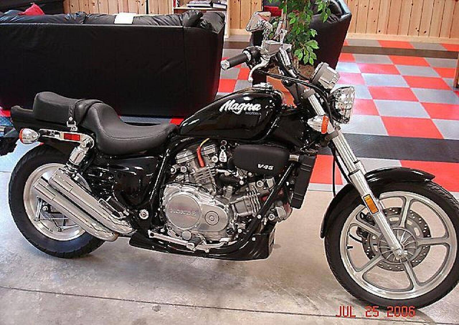 Обзор мотоцикла honda vf 750 magna (v45) — bikeswiki, энциклопедия японских мотоциклов