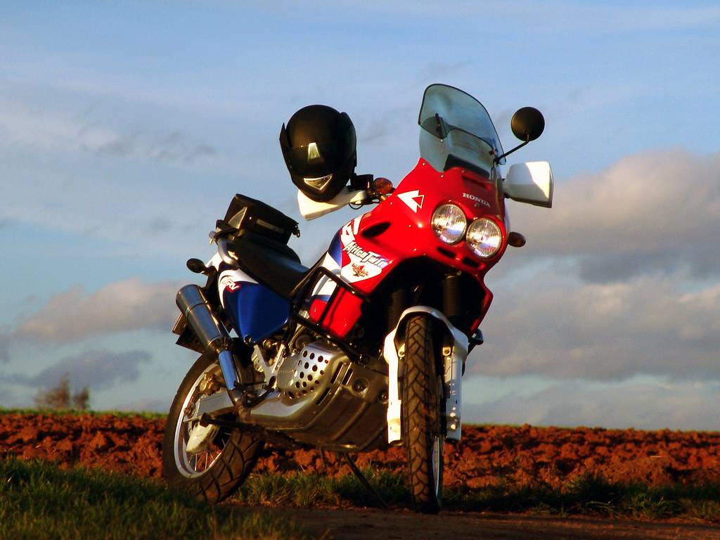 Honda xrv750 africa twin: review, history, specs