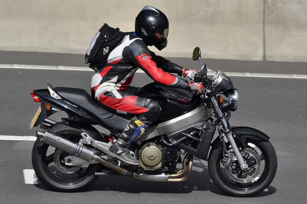 Honda (хонда) х 11 — обзор мотоцикла первого в своем классе