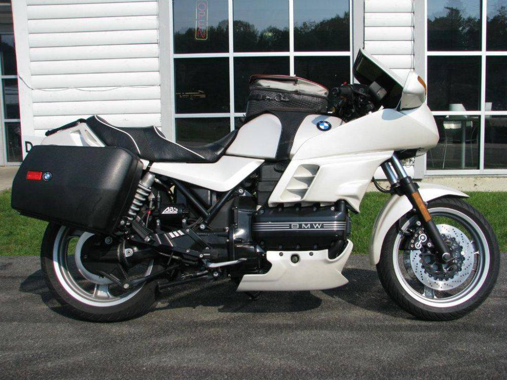 Review of the bmw k75: a classic motorcycle with timeless appeal - moto in world