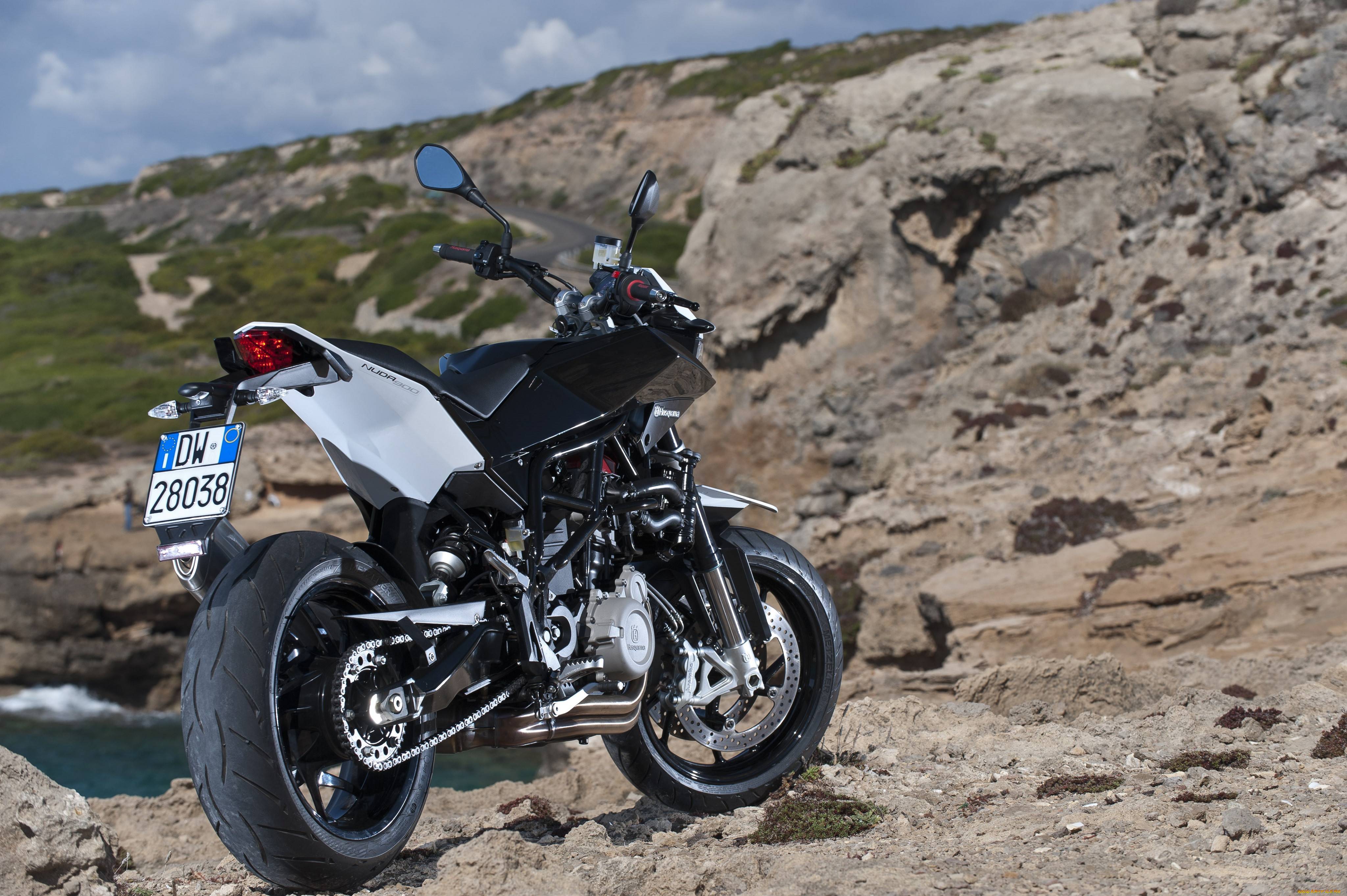 Мотардона: husqvarna nuda 900 и 900r