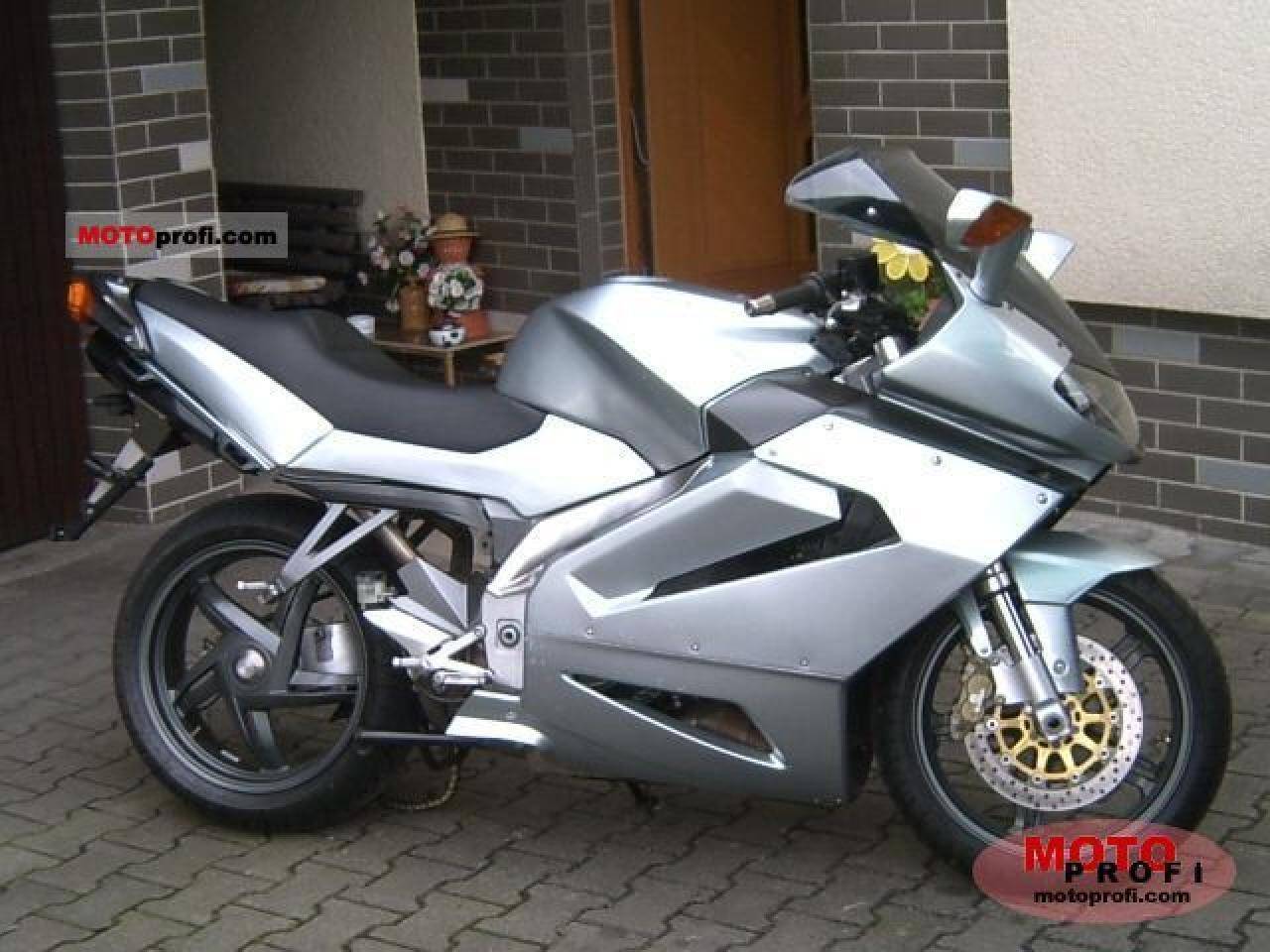 Мотоцикл aprilia rst 1000 futura 2003 - расписываем все нюансы