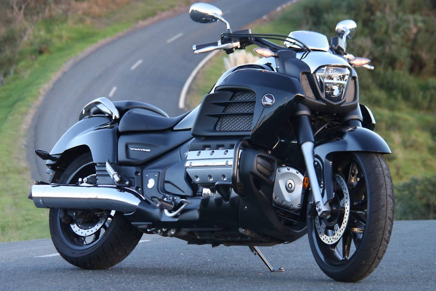 Обзор мотоцикла honda valkyrie 1800 (honda gl1800c f6c valkyrie) — bikeswiki, энциклопедия японских мотоциклов
