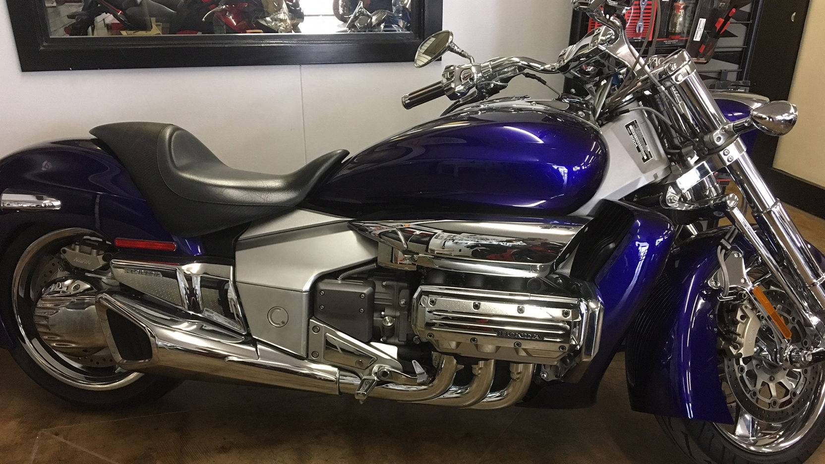 Обзор мотоцикла honda nrx1800 valkyrie rune — bikeswiki - энциклопедия японских мотоциклов