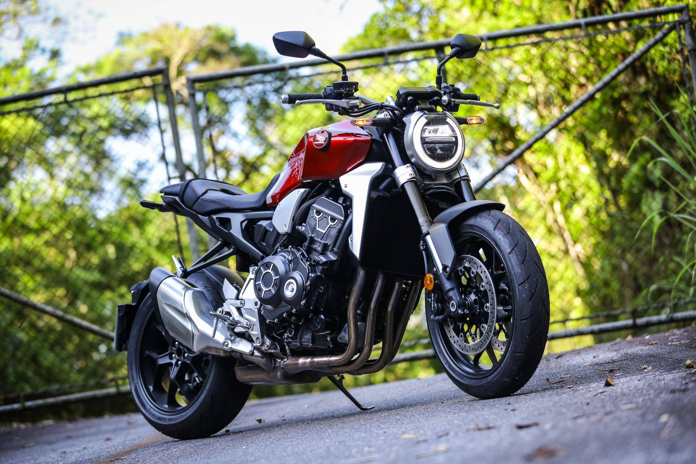 Первые бомбы eicma-2017: радикально новый honda cb1000r (2018)