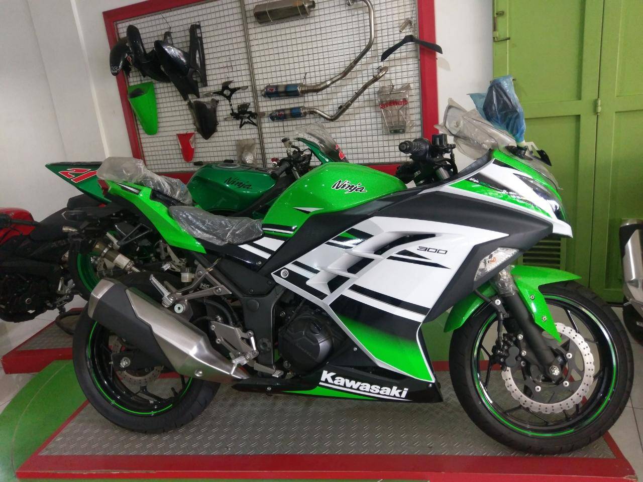 Kawasaki ninja 250r (ex250j, ex250k, ex250l, ex250m, ex250p): review, history, specs - bikeswiki.com, japanese motorcycle encyclopedia