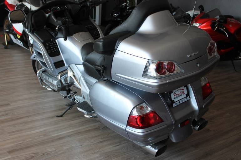 Тест-драйв honda gl1800 gold wing: золотой фонд мототуризма
