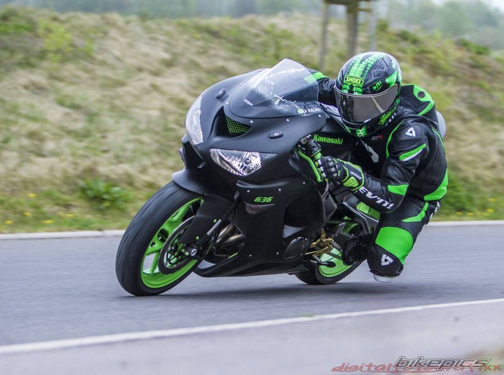 Kawasaki ninja zx-12r (2000-2006): review & buying guide